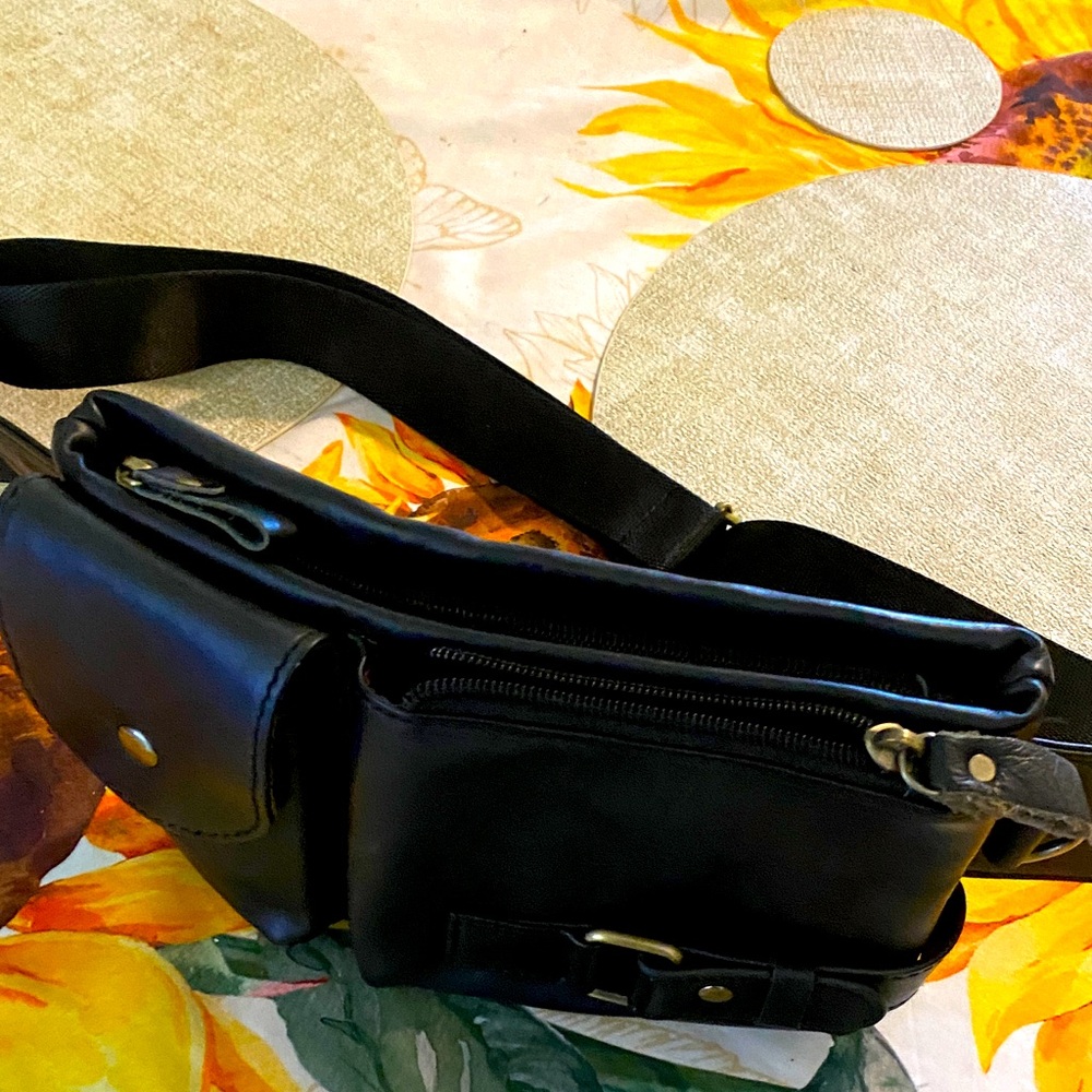 Stylish Black Leather ladies pouch